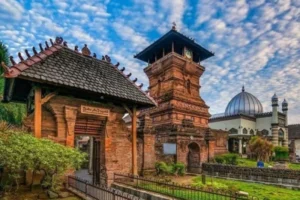 5 Fakta Menarik Masjid Menara Kudus, Ikon Islam dengan Sentuhan Hindu