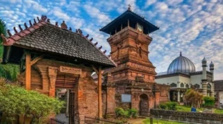 5 Fakta Menarik Masjid Menara Kudus, Ikon Islam dengan Sentuhan Hindu