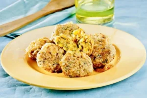 berbagai makanan Indonesia dengan pengaruh kuliner Belanda