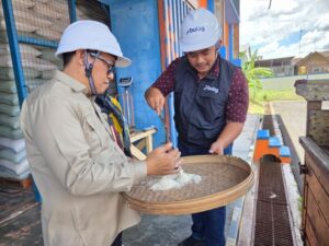 Anggota DPR meninjau stok beras di gudang Bulog Banyuwangi