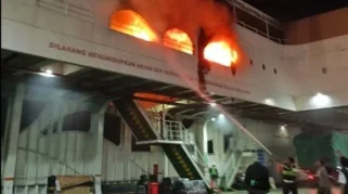 Kebakaran kapal ferry di Pelabuhan Ketapang Banyuwangi