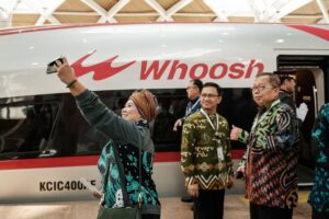 Kereta cepat Whoosh melaju di jalur Jakarta Bandung