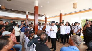 Menteri KKP berdialog dengan nelayan di KNMP Lateng Banyuwangi