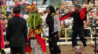 Penari Seblang Olehsari Banyuwangi saat ritual berlangsung