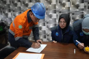 Petugas KAI menjalani tes narkoba di Stasiun Ketapang Banyuwangi