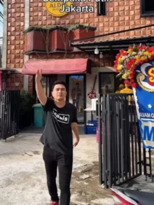 Aldi Taher Bikin Burger Viral: Aldis Burger dan Lagu Kontroversial yang Menggebrak Media Sosial