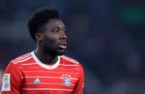 Alphonso Davies Kembali Cedera Hamstring: Dampak pada Bayern dan Piala Dunia 2026