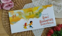 Anak-anak Tolikara Temukan Buku Bekas, Simbol Kebahagiaan di Tengah Keterbatasan