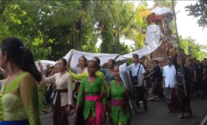 Anji Antarkan Ibunda ke Peristirahatan Terakhir dengan Keikhlasan