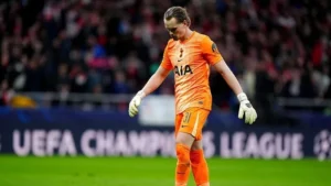 Antonin Kinsky kiper Tottenham Hotspur saat pertandingan Liga Champions