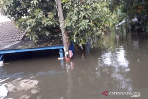 Banjir Setinggi 5,5 Meter Melanda Perumahan Periuk Tangerang Akibat Tanggul Kali Sabi Jebol