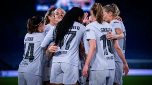 Barcelona femenino aplasta al Real Madrid 6-2 en ida de cuartos de la Champions League