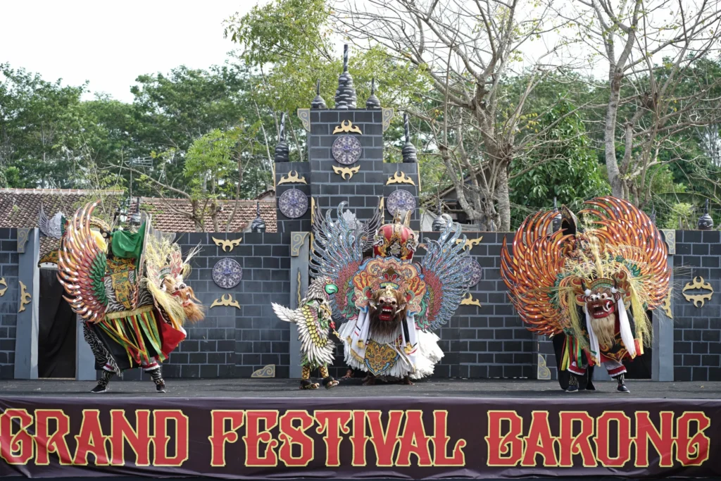 Barong Banyuwangi sebagai sarana pelestarian budaya dalam Era Digital