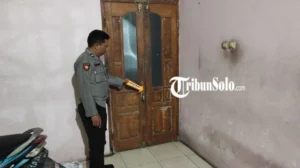 Bobol Rumah Saat Tarawih, Asisten Rias Siliragung Tertangkap Curi iPhone Bos Sendiri