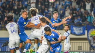 Bojan Hodak Minta Pemain Persib Bandung Lupakan Sepak Bola: Alasan dan Dampaknya