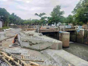 Dam Tanjungrejo Kembali Tersumbat Barongan Usai Hujan Deras di Nganjuk