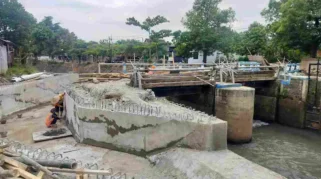 Dam Tanjungrejo Kembali Tersumbat Barongan Usai Hujan Deras di Nganjuk