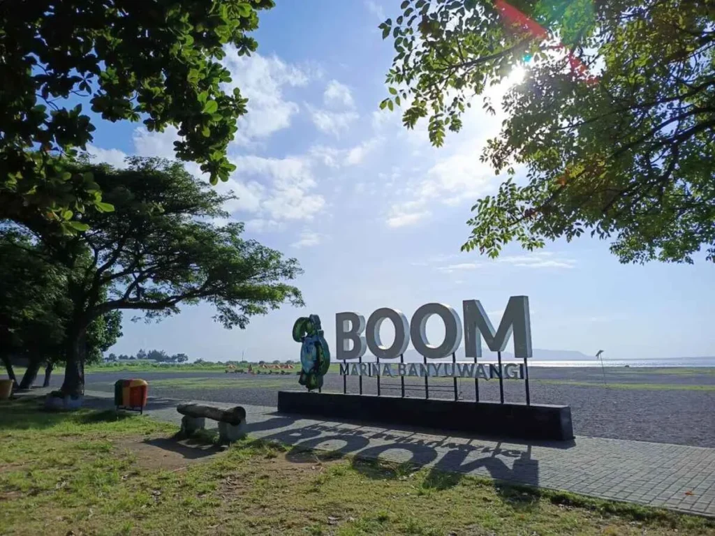 Dampak Sosial‑Ekonomi Event tahunan di Pantai Marina Boom Banyuwangi