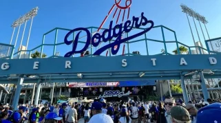Dodger Stadium Resmi Gandeng Uniqlo sebagai Sponsor Lapangan Pertama, Sementara Kershaw Tinggalkan Tim di Awal Musim
