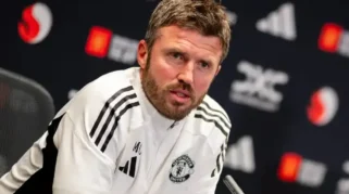 Eks Pelatih Liga Inggris Siap Gantikan Michael Carrick, Harapan Baru Manchester United?