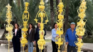 Elche Sends Sacred Palms to Vatican and Royal Family While Hosting Aston Villa Friendly