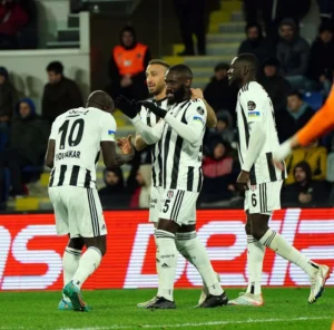 Emre Belözoğlu Tekankan Kebangkitan Beşiktaş di Laga Kasımpaşa