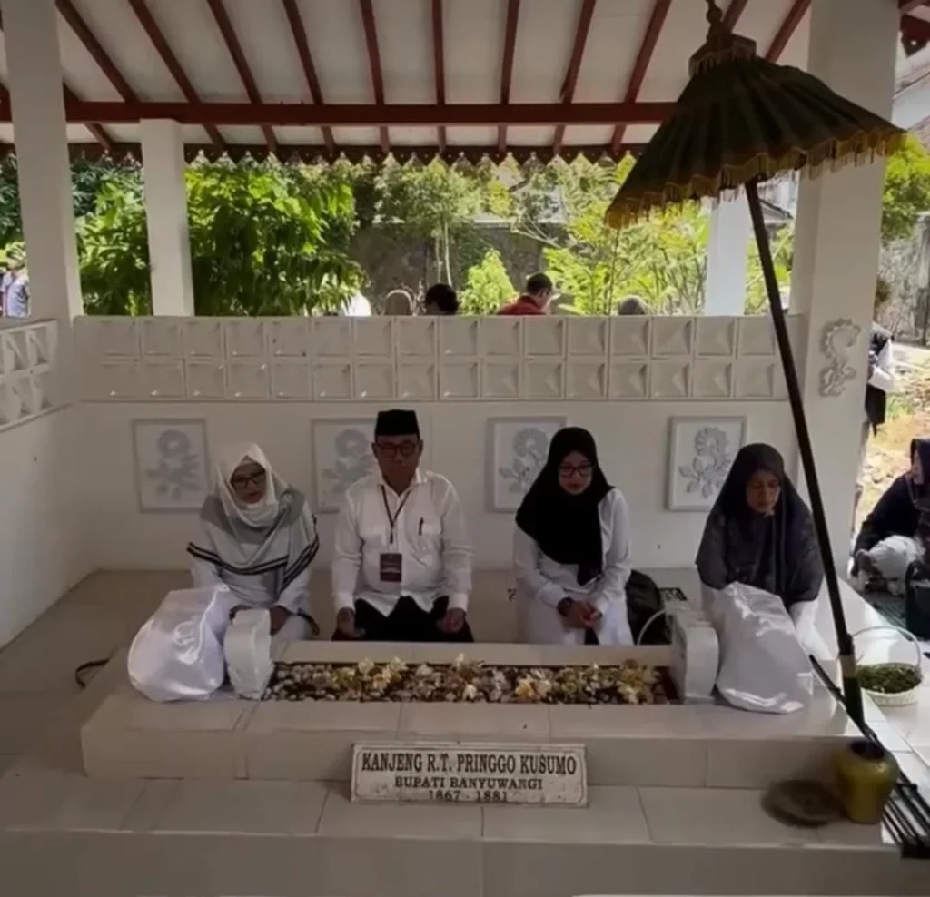 Etika Berziarah: Menjaga Kesucian Spot Ziarah Makam Suci di Banyuwangi