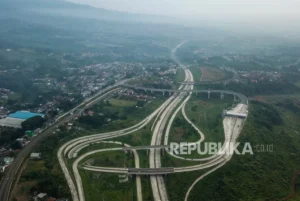 Gambar Udara Jalur Arteri Sukabumi ke Tol Bocimi Macet 4 km pada Minggu 29 Maret 2026