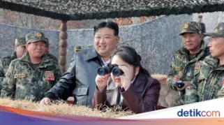 Gaya santai Kim Jong-un dampingi putrinya Ju Ae jajal tank tempur