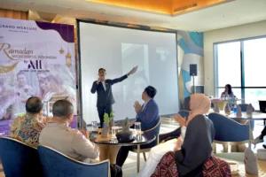 Grand Prize Undian Program Ramadhan “Cerita Rasa Nusantara” di Aston Banyuwangi Hadirkan Umrah Gratis untuk Warga Bakungan