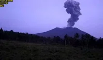Gunung Ibu Maluku Utara Erupsi Kembali, Kolom Abu Mencapai 600 Meter