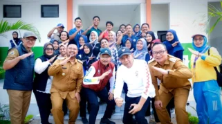 Gus Ipul Sambut Penampilan Empat Bahasa Siswa Sekolah Rakyat di Gresik