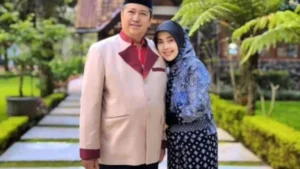 Harry Kiss dan Besbarini Terus Ziarah Makam Vidi Aldiano Selama 40 Hari, Ungkap Kepercayaan dan Rencana Sosial
