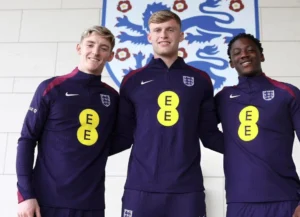 Harry Maguire dan Kobbie Mainoo Dipanggil ke Timnas Inggris, Kontrak Baru, dan Kontroversi di Bournemouth