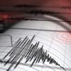Warga Sukabumi keluar rumah setelah gempa magnitudo 5,4 mengguncang wilayah tersebut