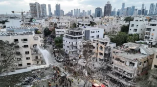 Iran Tembak Jatuh F-15 AS di Selat Hormuz, Serangan Drone Menyasar Israel dan Pangkalan AS