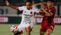 Pemain Persis Solo merayakan gol saat mengalahkan Bali United di Stadion Manahan