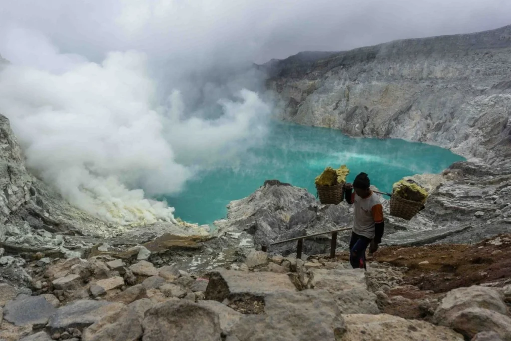 Jadwal terbaik untuk mengunjungi Kawah Ijen