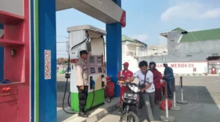 Kapolres Gresik Pantau SPBU di Jalur Mudik, Stok BBM Terjamin, Pemudik Tenang