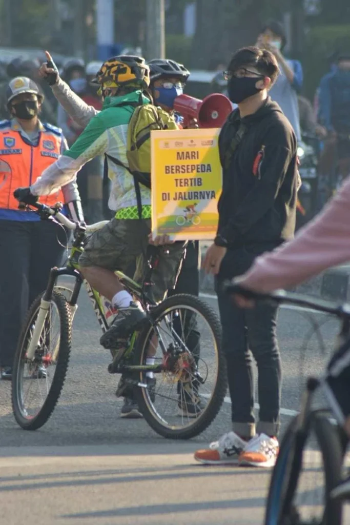 Keamanan dan etika bersepeda di kawasan alam