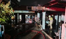 Kebakaran Hebat di Pekanbaru Saat Malam Lebaran Bakar 8 Kios dan 1 Rumah