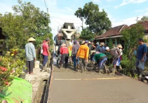 Kegiatan Gotong Royong di desa Banyuwangi: Membangun Kebersamaan dan Kesejahteraan