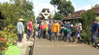 Kegiatan Gotong Royong di desa Banyuwangi: Membangun Kebersamaan dan Kesejahteraan