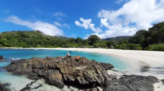 Keindahan alam Pantai Wedi Ireng Banyuwangi – Surga Tersembunyi di Ujung Timur Jawa