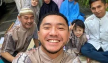 Keluarga Dian Ayu dan Omesh Mudik ke Surabaya, 8 Potret Bahagia