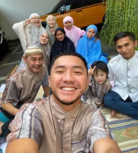 Keluarga Dian Ayu dan Omesh Mudik ke Surabaya, 8 Potret Bahagia