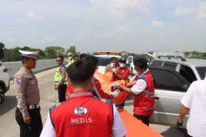 Keluarga Tiga Orang Tewas dalam Kecelakaan Bus di Tol Tegal, Balita Masuk Kritis