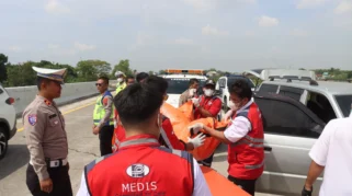 Keluarga Tiga Orang Tewas dalam Kecelakaan Bus di Tol Tegal, Balita Masuk Kritis