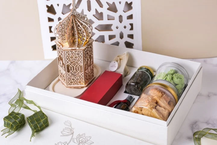 Kue modern yang menambah warna pada hampers Lebaran