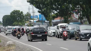 Macet Parah di Jalur Mengkreng, Jombang H+1 Lebaran: Antrean Sampai 4 Km